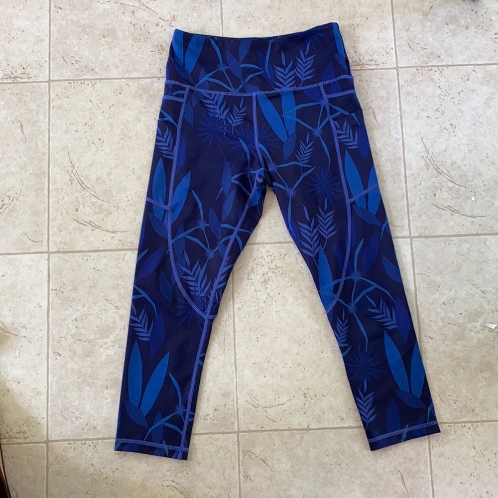 Zyia leggings with pockets. EUC